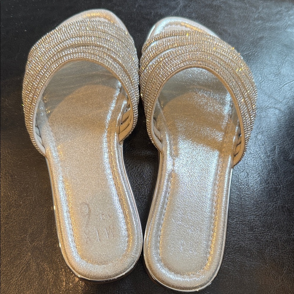 Chic Silver  Bling Beaded Women's Sandals - Picture 2 of 4